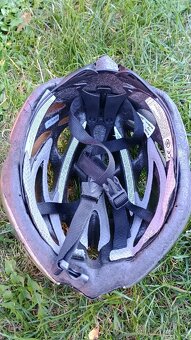 Cyklistická helma Giro M 55-59 cm - 5