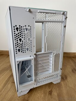 Lian-Li  O11 VISION White nová - 5