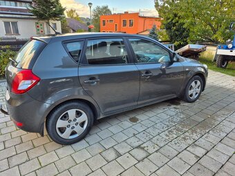 Kia Ceed 1.6 CRDi, 85 kW, 2011 – najeto jen 30 129 km - 5