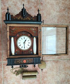 starožitné selské dřevěné vyřezávané hodiny schwarzwald - 5