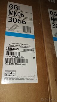 Střešní okna VELUX GGL MK06 3066, 78x118 dřevěné+ olemování - 5