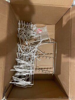 stojánky, stojánek na talíře , drátěný program do výlohy - 5