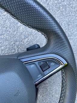 Zkosený vyhřívaný mutifunkční volant Škoda Superb, atd... - 5
