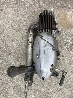 Prodám motor jawa pařez včetně výfuku - 5