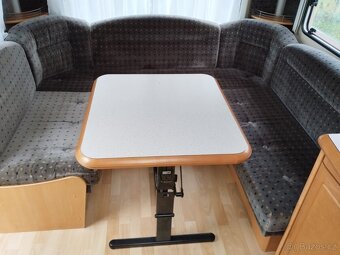 HOBBY 540UFe č.242. Pro 4. Fr. postel. Sprcha. Rok 2006 - 5