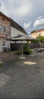 Slunečník Schweppes 3,4x3,4 m, výška 2,9m. se základnou - 5