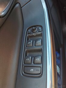 Volvo S60 2.0 T3 R-Design 112 kW - 5