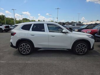 BMW X1 xDrive28i 2025 – jen 26 km, TOP výbava, AWD - 5