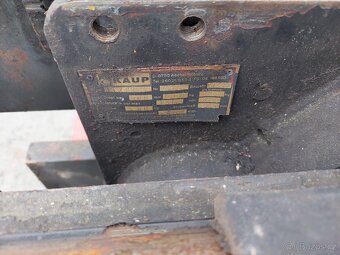 Rotační svěrací čelisti na VZV s bočním posuvem - 5