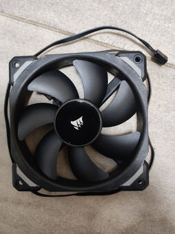 Ventilátory Corsair 120mm – velmi krátce použité - 5