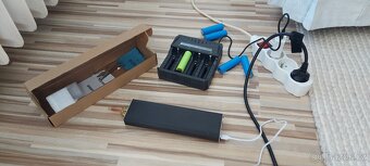 Inteligentní LCD nabíječka,1,2Važ 4,2V nabíjí všechny aku. - 5