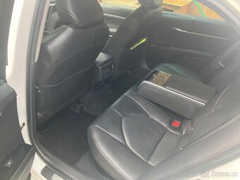 Prodám Camry 2.5 hybrid - 5