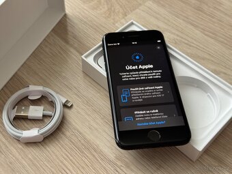 Apple iPhone SE 2. Generace 64Gb - Černý - 5
