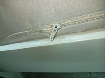 Prodám hezkou postel z masivu 90 x 200 cm - 5