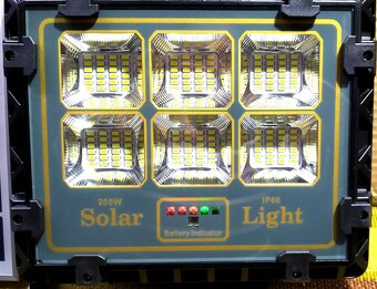 LED reflektor 200W se solárním panelem - 5