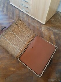 Staré kufry k filmové promítačce - 5