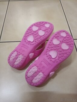 Prodáme dívčí nazouváky vel.31 - 5