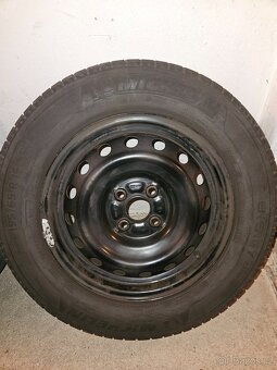 Prodám ocelové disky 5½Jx15 ET45 s letními pneu Michelin - 5
