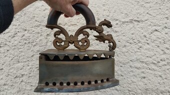 Stará atypická žehlička "Drak" do sbírky, dekorace. - 5