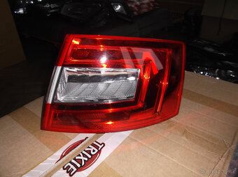 ŠKODA OCTAVIA 3 DVEŘE 5 I BOČNÍ-VÍKO KUFRU-SVĚTLA-NÁRAZNÍKY - 5