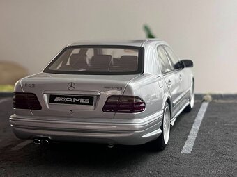 1:18 Mercedes-Benz E-Class E55 AMG - Silver - OttOmobile - 5