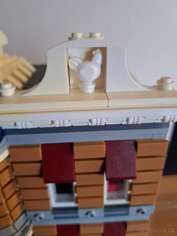 Lego 10255 Shromáždění na náměstí - 5