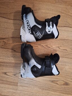 Dětské lyže Stöckli + přeskáče + přilba + dětský páteřák - 5