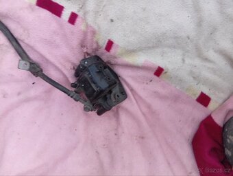 2008 Suzuki burgman 200 zadní třmen - 5