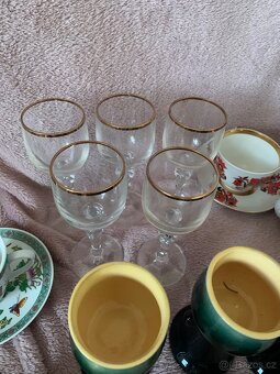 Úklid půdy 1: hrnečky, konvice, skleničky - 5