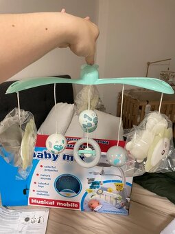 Kolotoč nad postýlku - 5