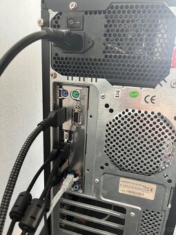 Ryzen 3 2200G | Arctic Chladič | B350M |16GB DDR4 | SSD 128G - 5