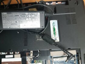 Acer Aspire 5552G black-red na náhradní díly - 5