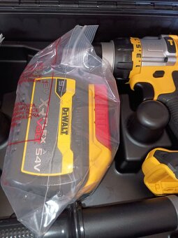 Vrtačka DeWalt DCD999N s baterií - 5