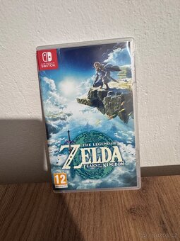 Nintendo switch OLED + HRA - téměř nepoužité - 5