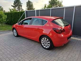 Benzínová Opel Astra 74066km... rok 2010 - 5