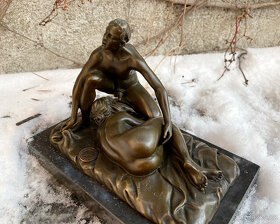 Bronzová erotická socha páru - kouřeni Orální sex - 5