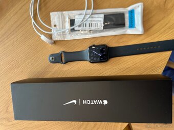 Apple Watch 5 Nike, 84%,44mm - 5