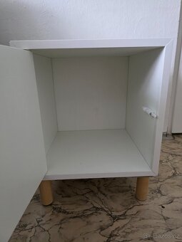 SKŘÍŇKA S PODNOŽÍM - 5