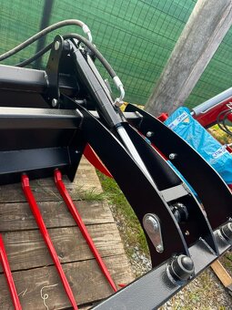 Krokodyl s přidržovačem - 5