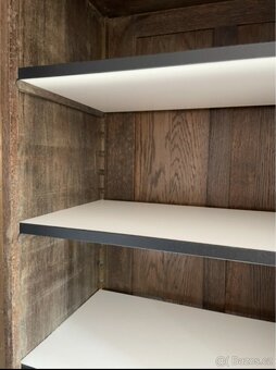 Starožitná šatní skříň - 5