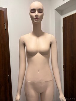 Dámská figurína MORE MANNEQUINS - 5