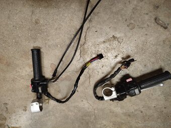 Yamaha Fzr 600 termostat ,hadice - 5