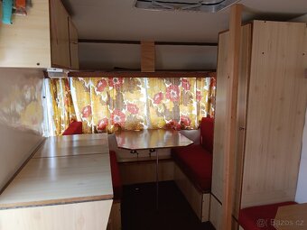 Obytný laminátový karavan - 5