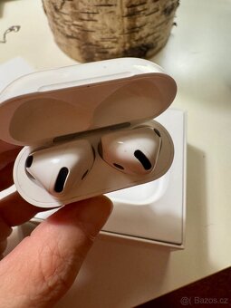 AirPods 4 - 5