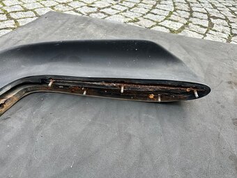 Porsche 911 - G model turbo - guma z křídla - 5