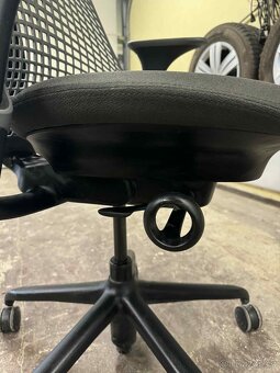 Prodám originálny kancelářskou židli HERMAN Miller sayl - 5