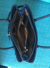 Celokožená elegantní a nadčasová modrá kabelka - 5