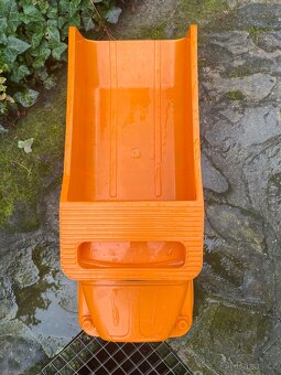 Oranžové auto tatra - 5