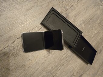 Samsung Z Flip6 - 256GB - 5