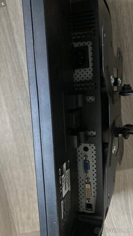 Monitor LG Flatron E2211PU-BNX - 5